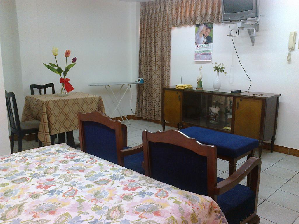 Strenua Santa Maria Suites Trujillo Kamer foto