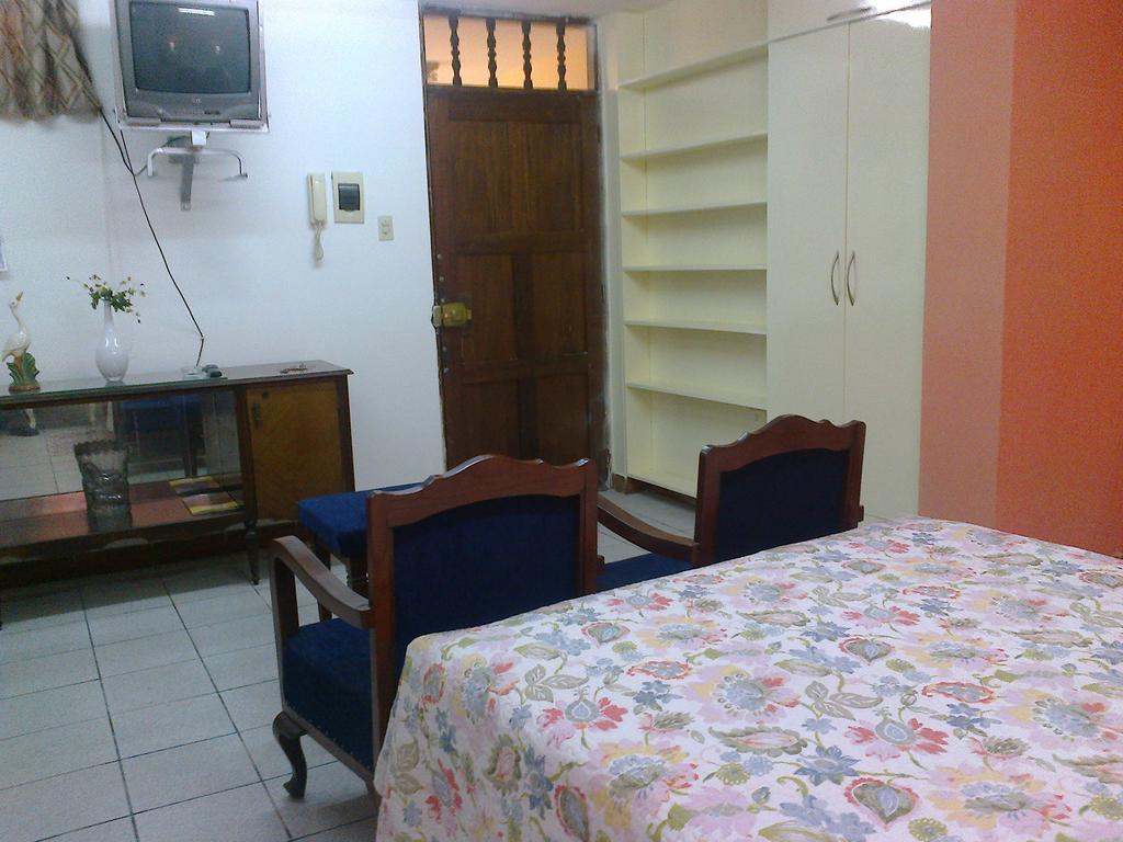 Strenua Santa Maria Suites Trujillo Kamer foto