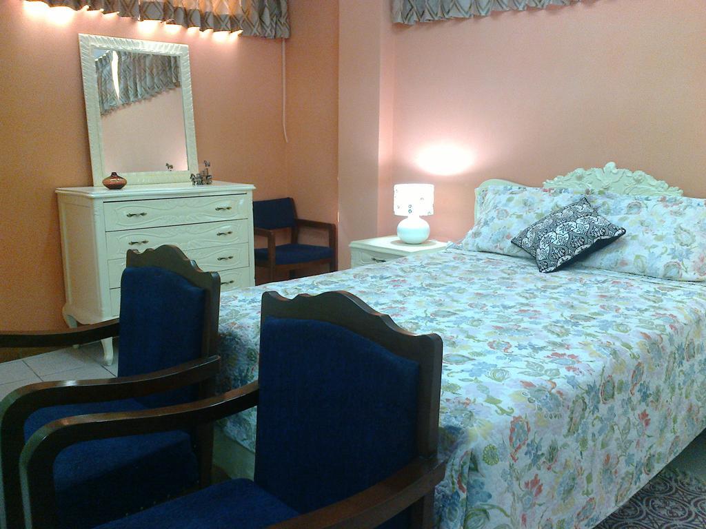 Strenua Santa Maria Suites Trujillo Kamer foto