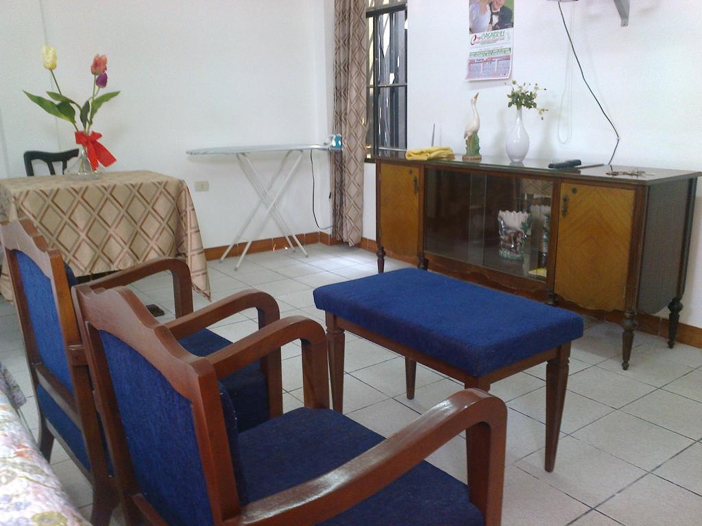 Strenua Santa Maria Suites Trujillo Kamer foto