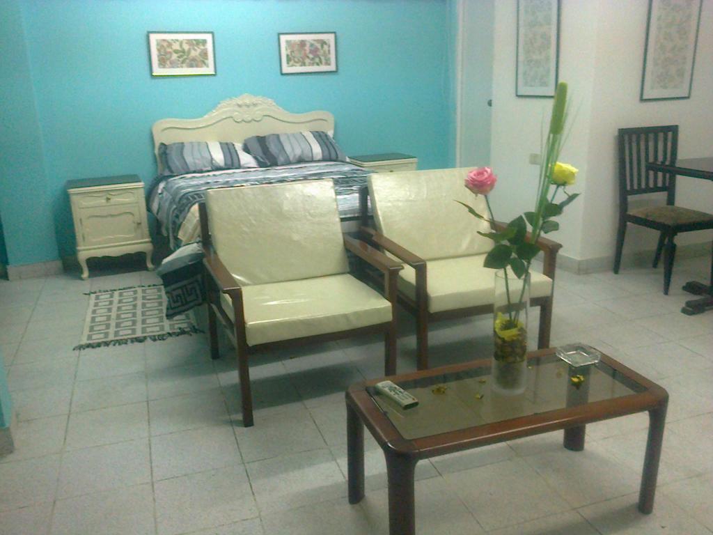 Strenua Santa Maria Suites Trujillo Kamer foto