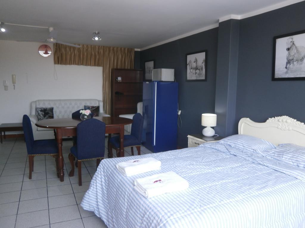 Strenua Santa Maria Suites Trujillo Buitenkant foto