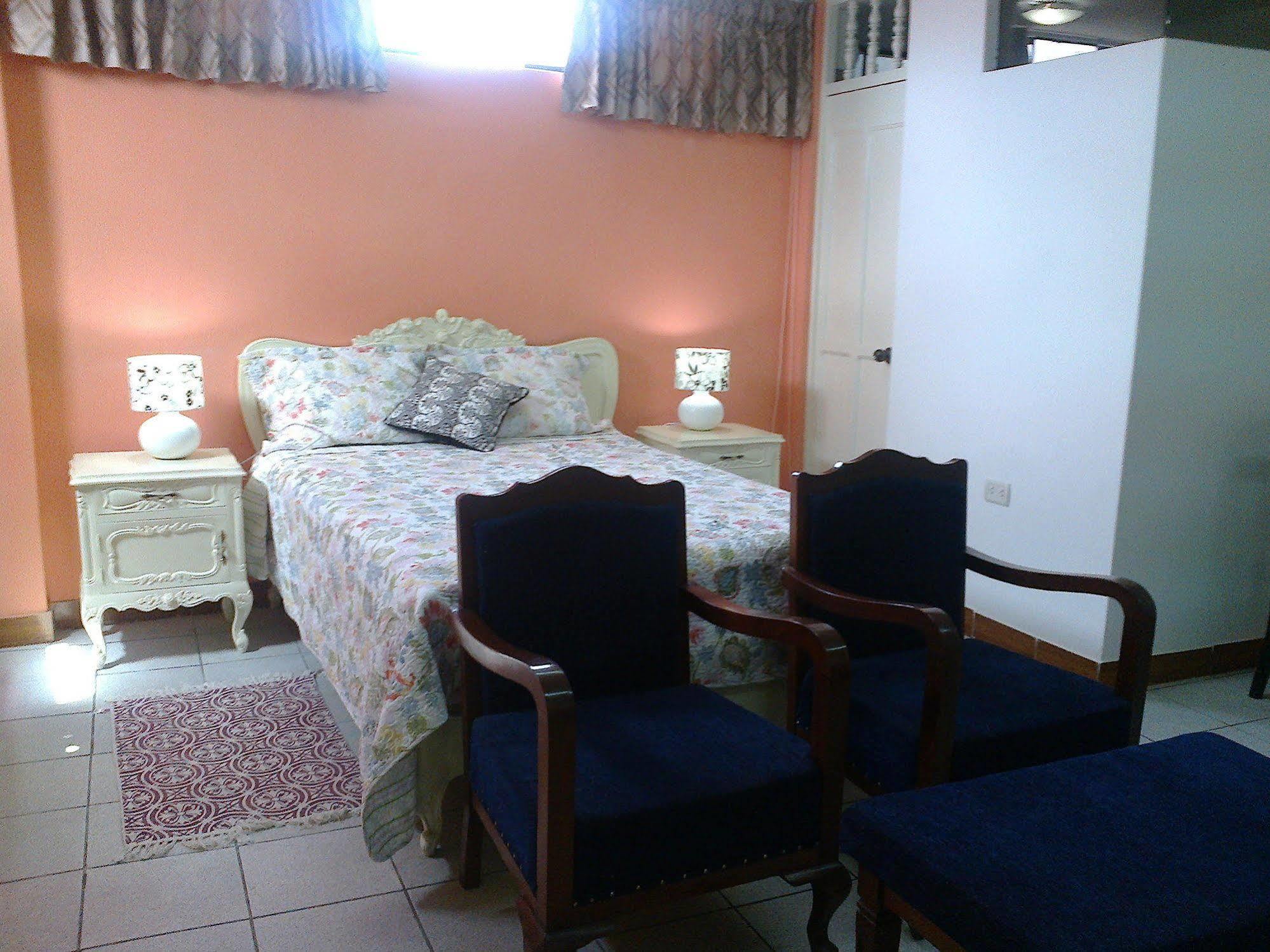 Strenua Santa Maria Suites Trujillo Buitenkant foto