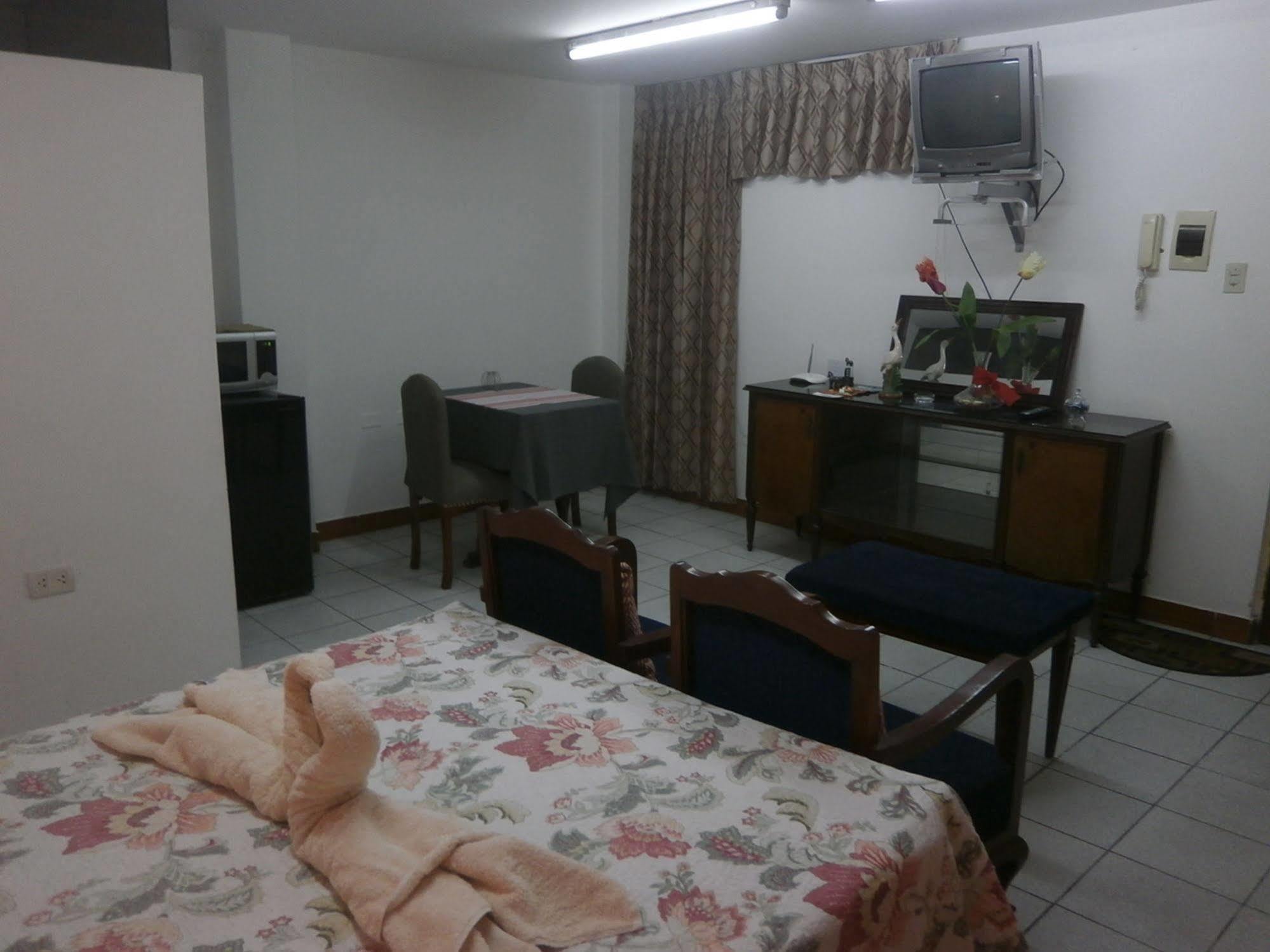 Strenua Santa Maria Suites Trujillo Buitenkant foto