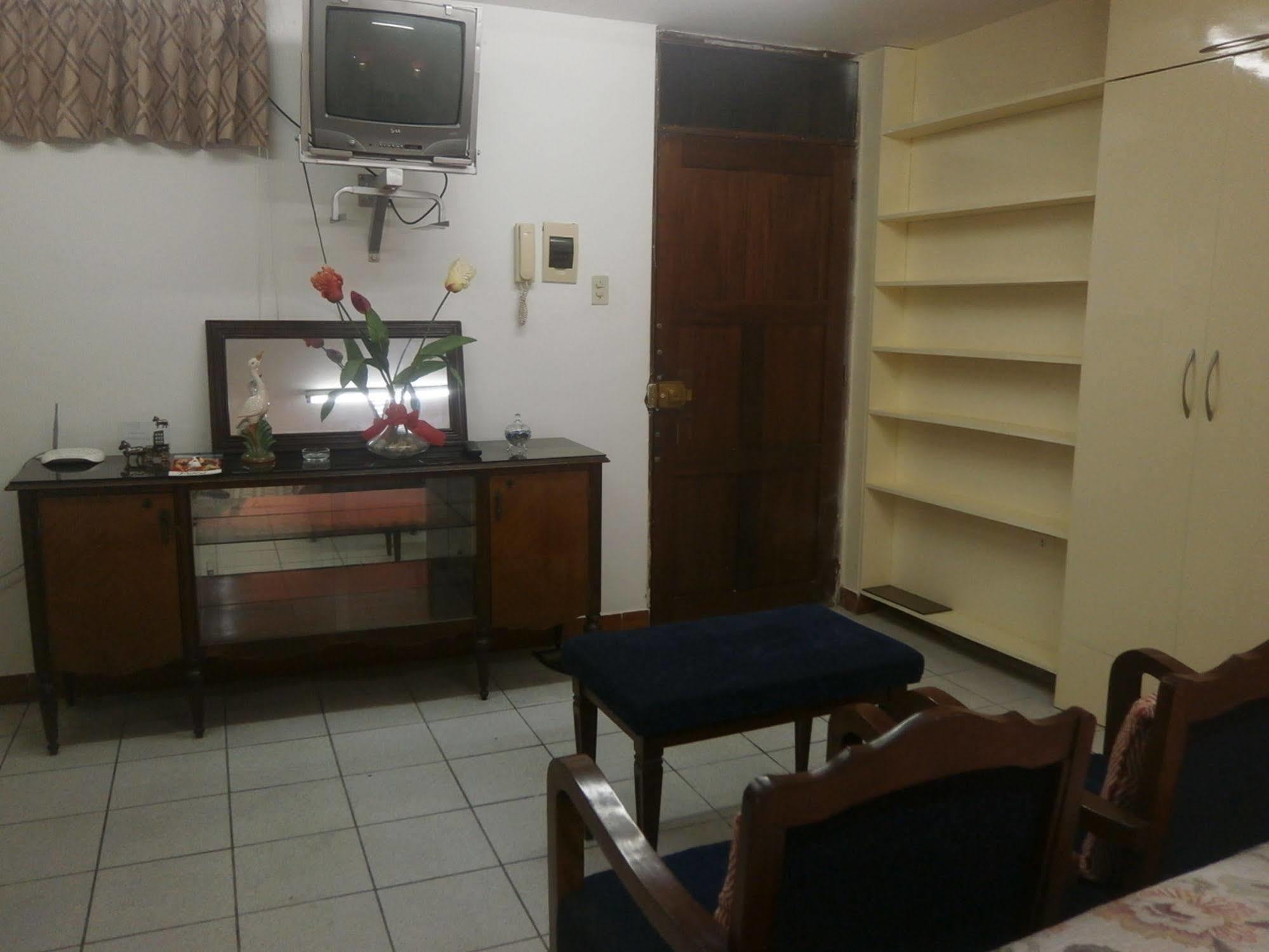 Strenua Santa Maria Suites Trujillo Buitenkant foto