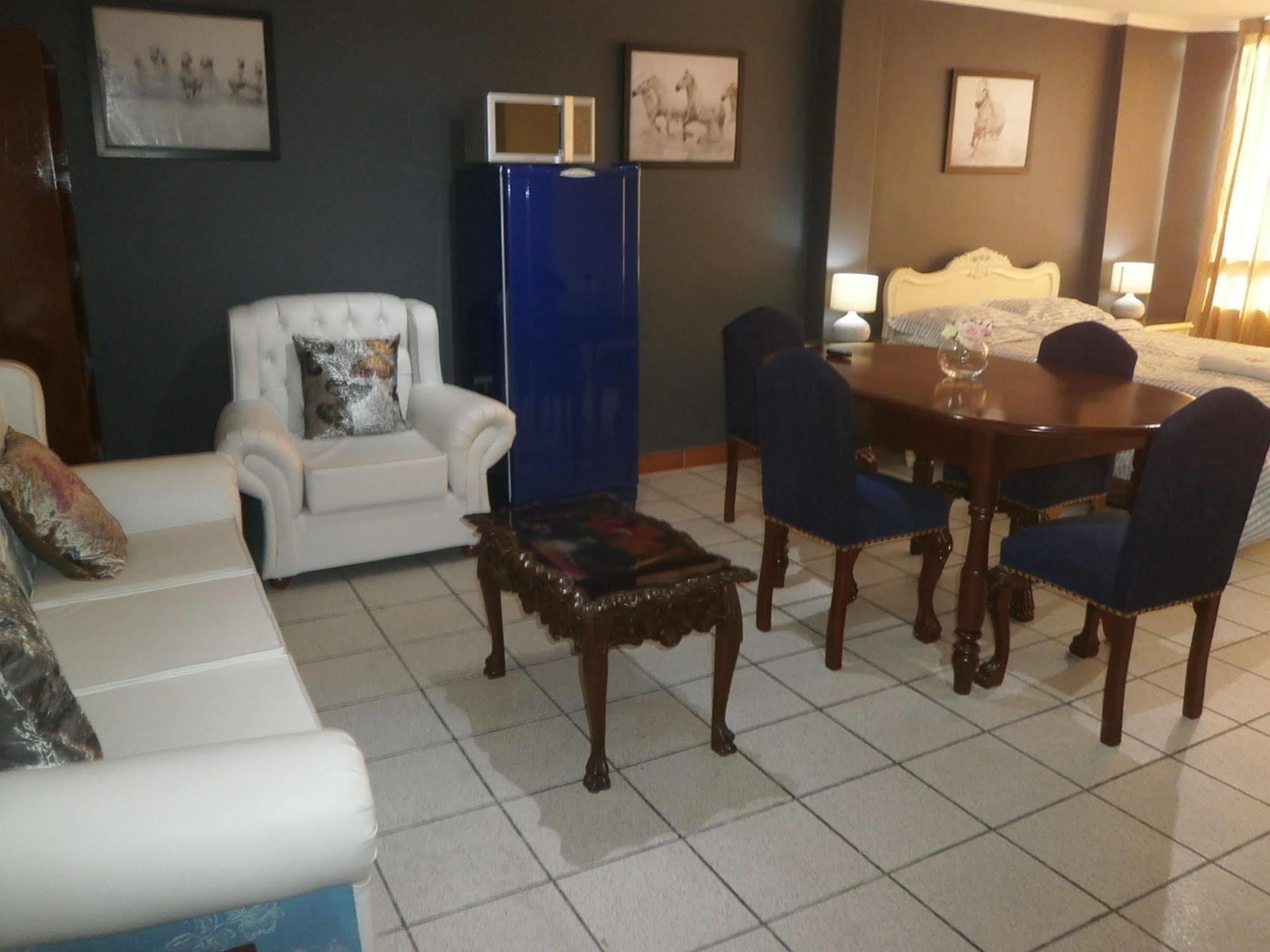 Strenua Santa Maria Suites Trujillo Buitenkant foto