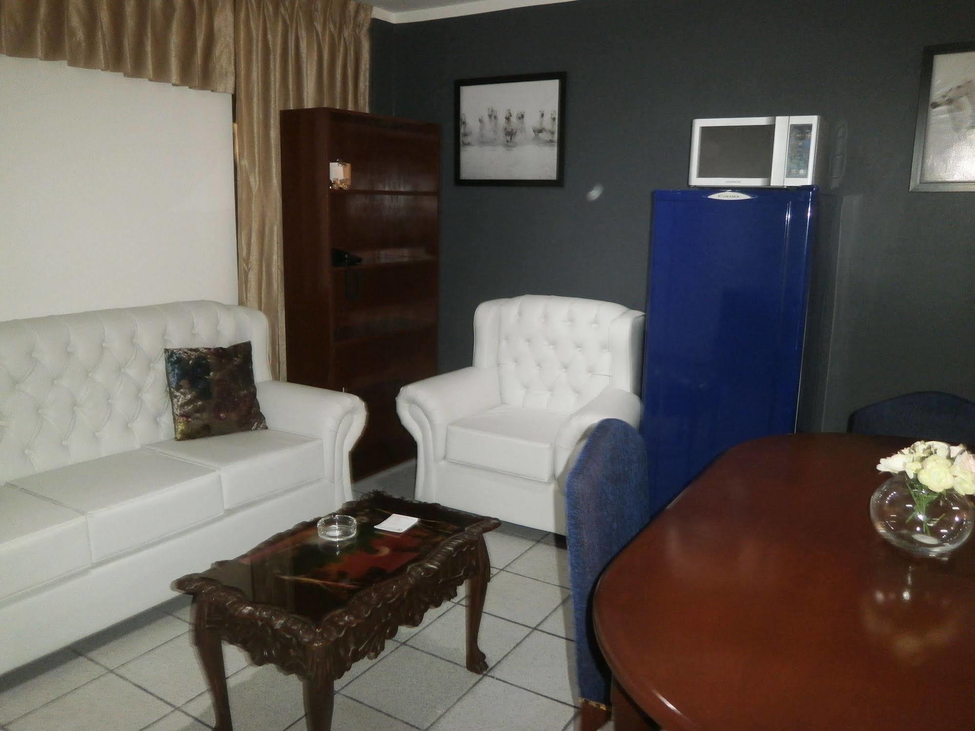 Strenua Santa Maria Suites Trujillo Buitenkant foto