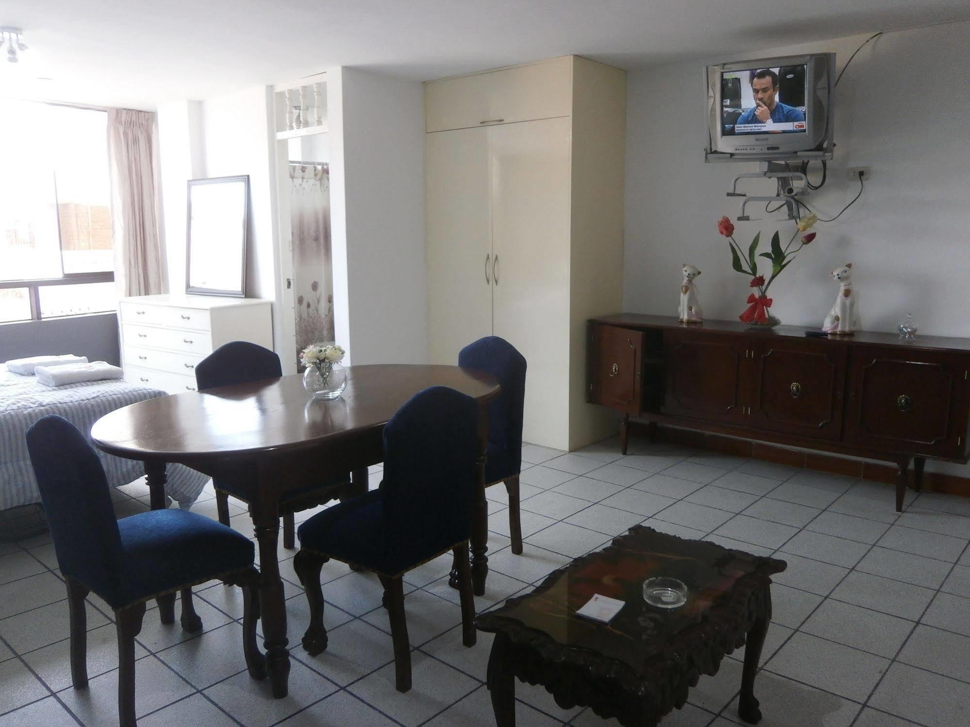 Strenua Santa Maria Suites Trujillo Buitenkant foto